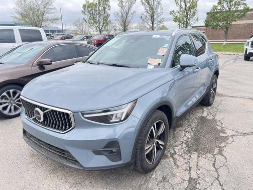 2023 Volvo XC40 B5 Plus Bright Theme