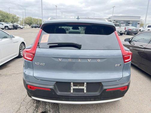 2023 Volvo XC40 B5 Plus Bright Theme
