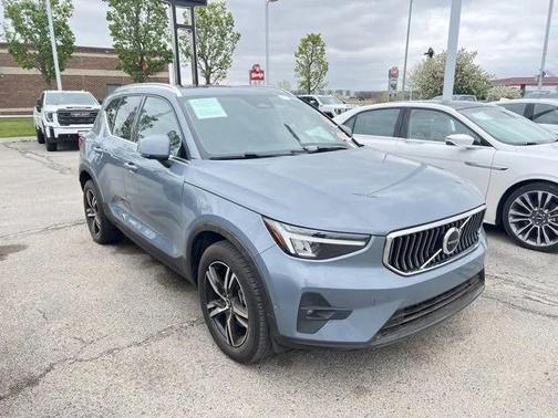 2023 Volvo XC40 B5 Plus Bright Theme
