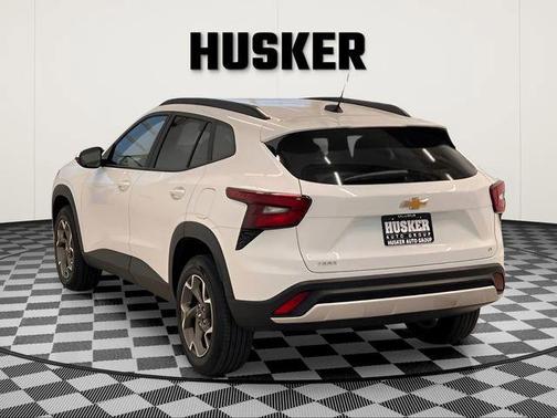 Summit White 2025 Chevrolet Trax LT