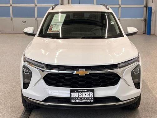 Summit White 2025 Chevrolet Trax LT