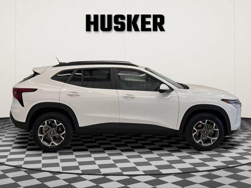 Summit White 2025 Chevrolet Trax LT