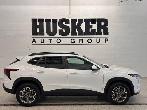 Summit White 2025 Chevrolet Trax LT