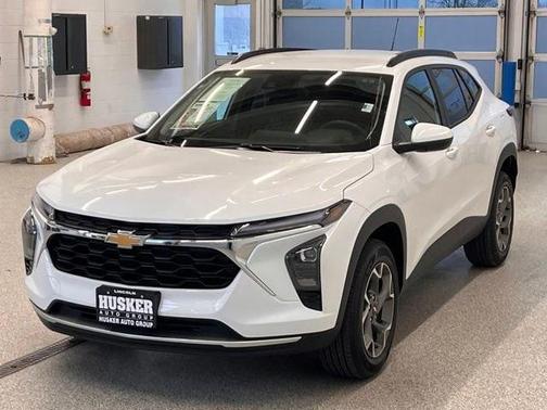 Summit White 2025 Chevrolet Trax LT