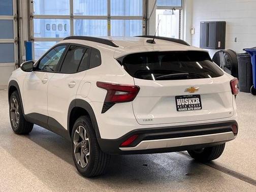 Summit White 2025 Chevrolet Trax LT