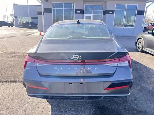 2025 Hyundai ELANTRA SEL