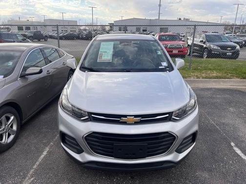 Silver Ice Metallic 2020 Chevrolet Trax LS