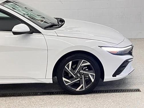 2025 Hyundai ELANTRA SEL