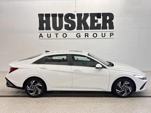 2025 Hyundai ELANTRA SEL