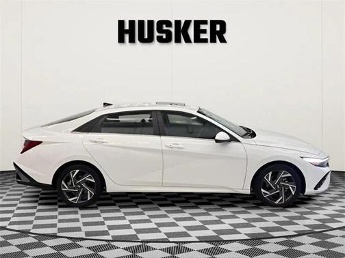 2025 Hyundai ELANTRA SEL