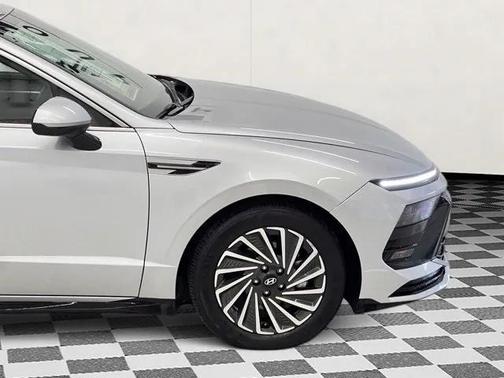 2024 Hyundai SONATA Hybrid SE