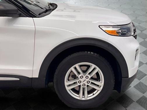White 2023 Ford Explorer XLT