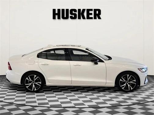 2024 Volvo S60 B5 Core Dark Theme