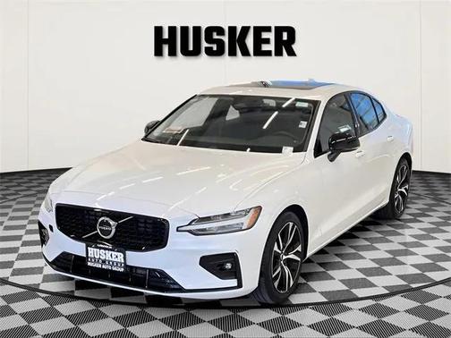 2024 Volvo S60 B5 Core Dark Theme