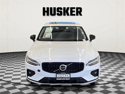 2024 Volvo S60 B5 Core Dark Theme