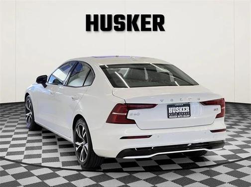 2024 Volvo S60 B5 Core Dark Theme