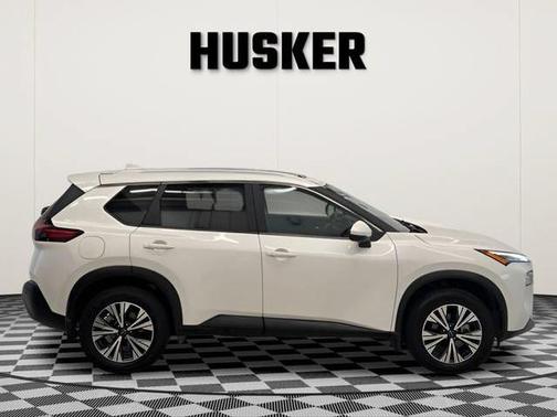 Pearl White Tricoat 2023 Nissan Rogue SV