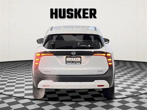 2025 Nissan Kicks SV