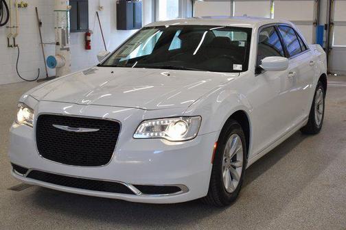 2020 Chrysler 300 Touring