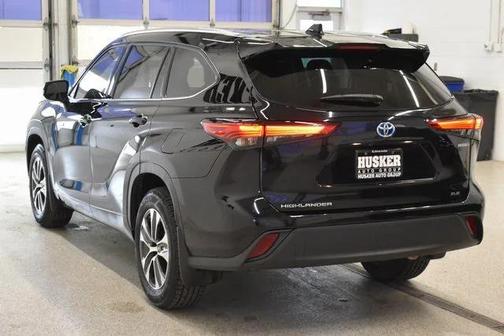 2021 Toyota Highlander Hybrid XLE