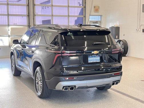 2025 Chevrolet Traverse LT