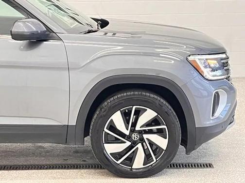 2025 Volkswagen Atlas 2.0T SE w/Technology 4MOTION