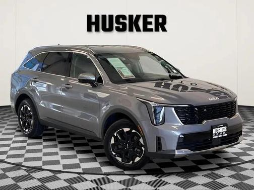 Everlasting Silver 2024 Kia Sorento S SUV