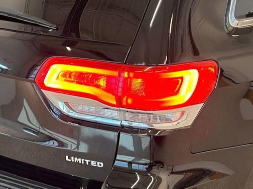 Diamond Black Crystal Pearlcoat 2019 Jeep Grand Cherokee Limited