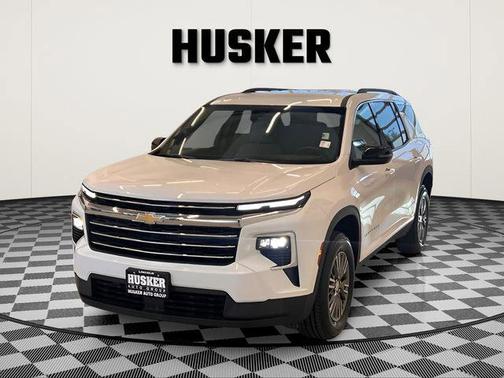 Summit White 2025 Chevrolet Traverse LT