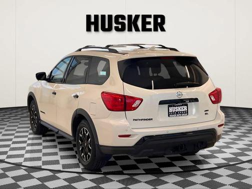 White 2019 Nissan Pathfinder SL
