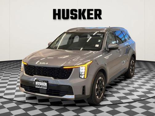Everlasting Silver 2024 Kia Sorento S