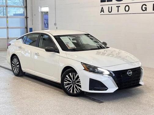 2025 Nissan Altima SV FWD