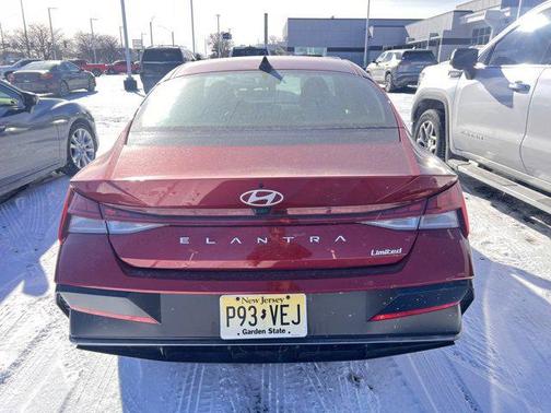 2025 Hyundai ELANTRA Limited