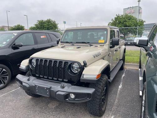 Limited Edition Gobi Clearcoat 2022 Jeep Gladiator Willys 4x4