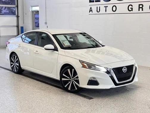 2022 Nissan Altima SR FWD