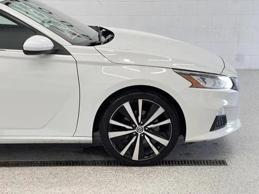2022 Nissan Altima SR FWD