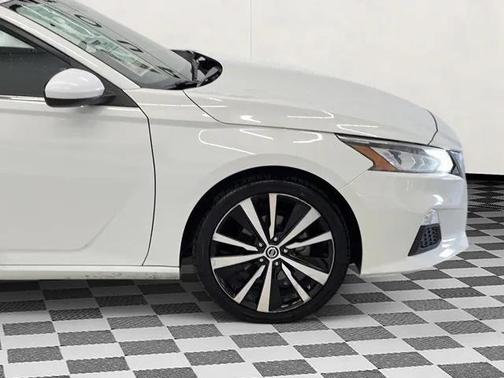 2022 Nissan Altima SR FWD
