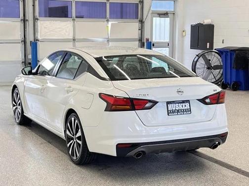 2022 Nissan Altima SR FWD
