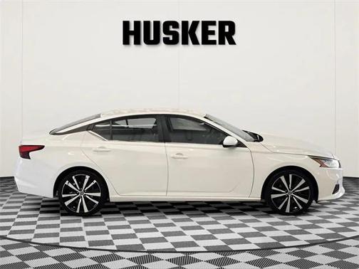 2022 Nissan Altima SR FWD