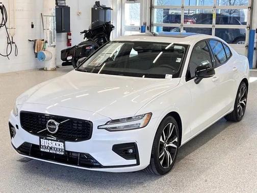 2024 Volvo S60 B5 Core Dark Theme