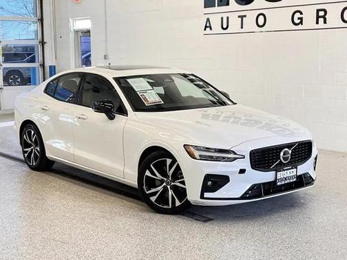 2024 Volvo S60 B5 Core Dark Theme