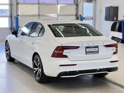 2024 Volvo S60 B5 Core Dark Theme