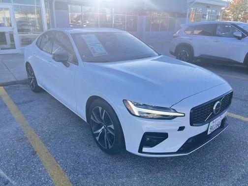 2024 Volvo S60 B5 Core Dark Theme