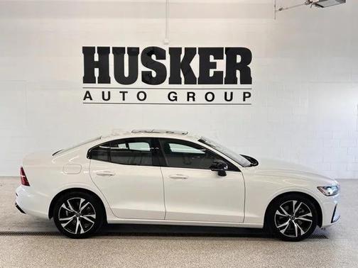 2024 Volvo S60 B5 Core Dark Theme