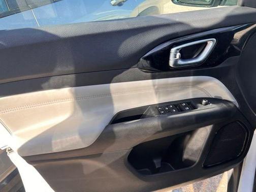 Bright White Clearcoat 2025 Jeep Compass Limited