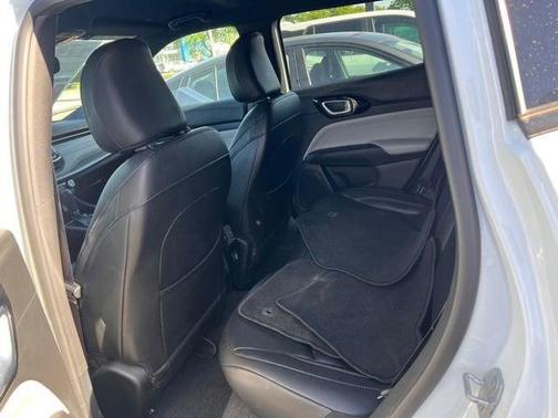 Bright White Clearcoat 2025 Jeep Compass Limited