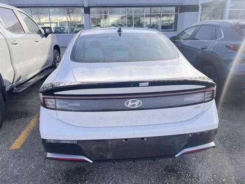 2025 Hyundai SONATA Hybrid SE