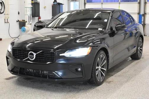 2022 Volvo S60 T5 Momentum
