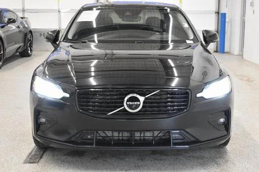 2022 Volvo S60 T5 Momentum
