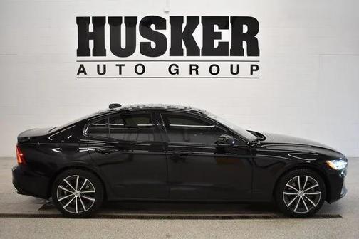 2022 Volvo S60 T5 Momentum
